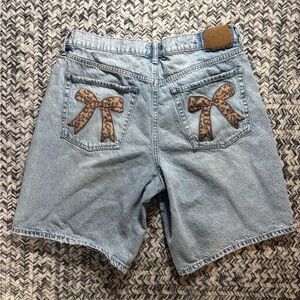 Y2K Aeropostale Light Wash Jean Shorts/ Jorts w/ Leopard Bow Pockets Women’s 12
